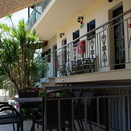 Theano Aparthotel 3*